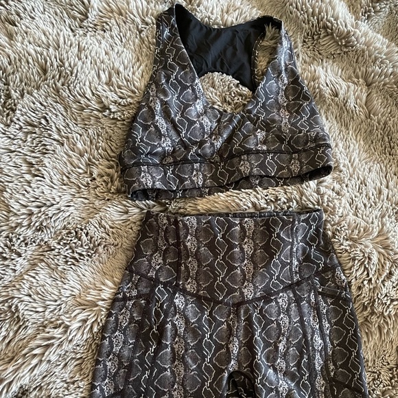 TYC active wear set - Picture 2 of 10